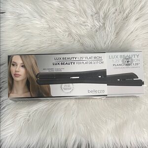 NWTS LUX beauty Black  1.25 flat iron